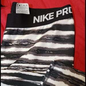 Nike Pro Capris size Large